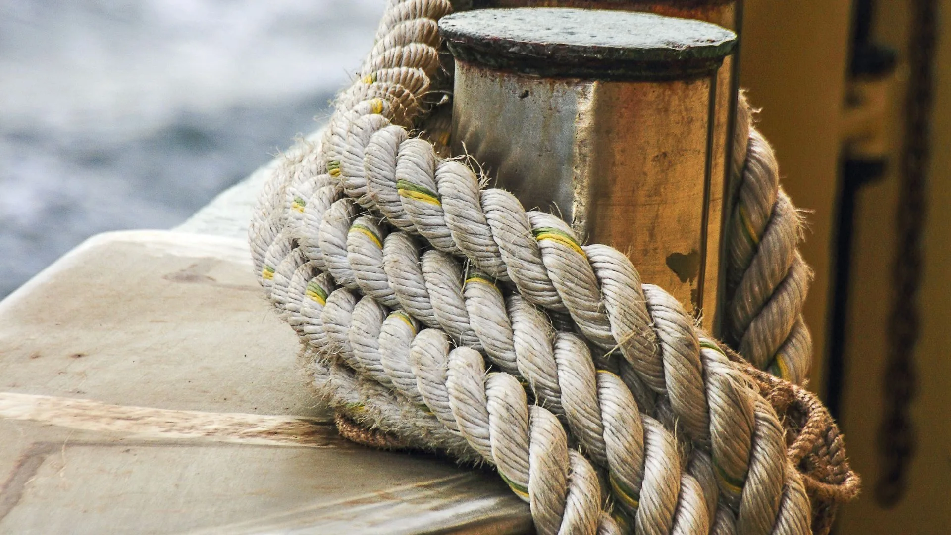 How to Get Internet on a Boat at Sea? How to Get Internet on a Boat at Sea When Sailing Guide (1)