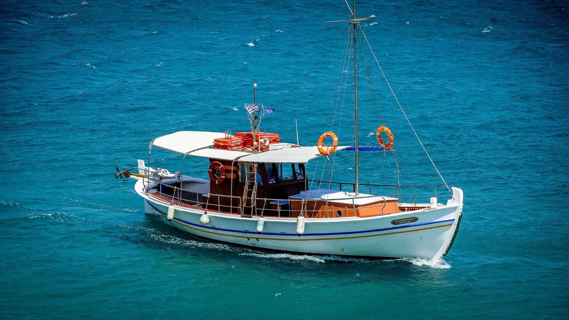 How to Get Internet on a Boat at Sea When Sailing Guide (1)