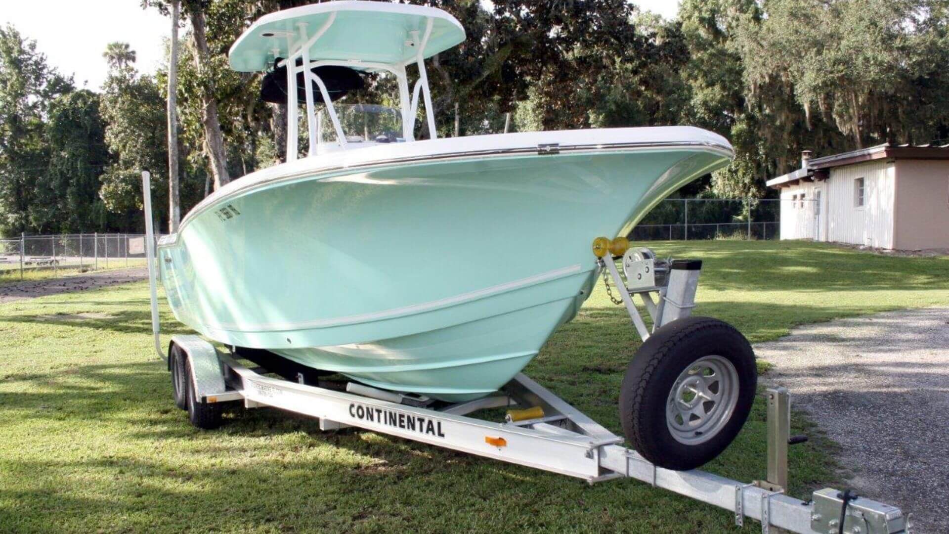 How Should a Boat Sit on a Trailer Properly | Stepwise Guide how to transport a kayak without a roof rack