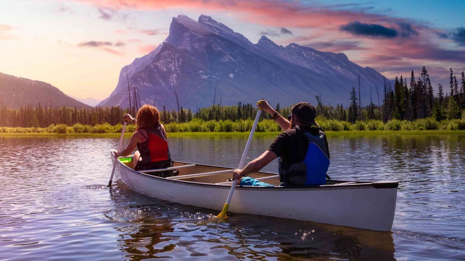 Aluminum Vs Fiberglass Canoes Which Are Better? Guide 2024