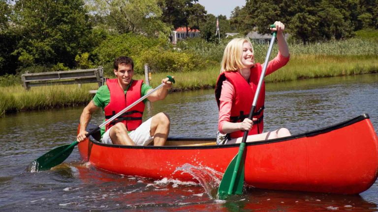 Canoe vs Kayak: What’s the Difference?