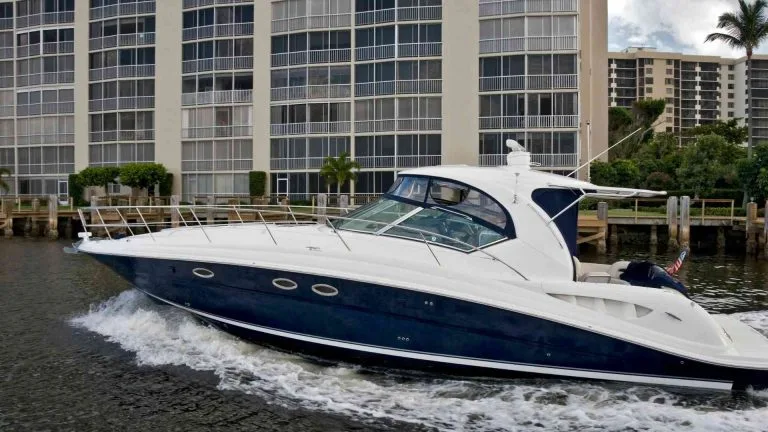 How Fast Are Speed Boats: Speed Boating Performance Guide