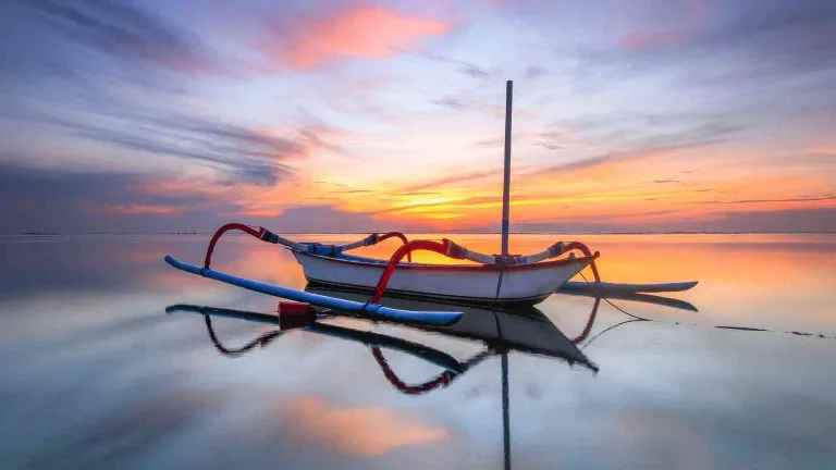 How Do Boats Float on Water: The Science Behind Buoyancy
