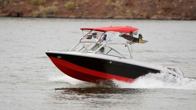 How Much Does a Boat Weigh? A Guide with Factors to Measure