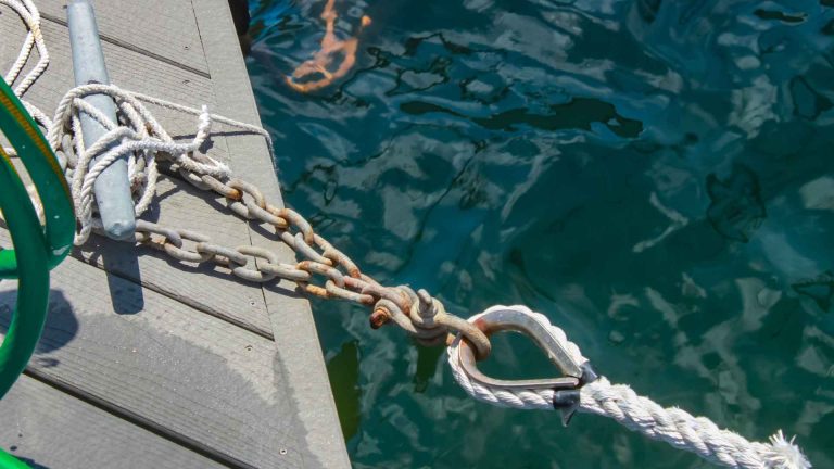 How to Tie a Boat to a Dock Without Cleats: 5 Steps Guide