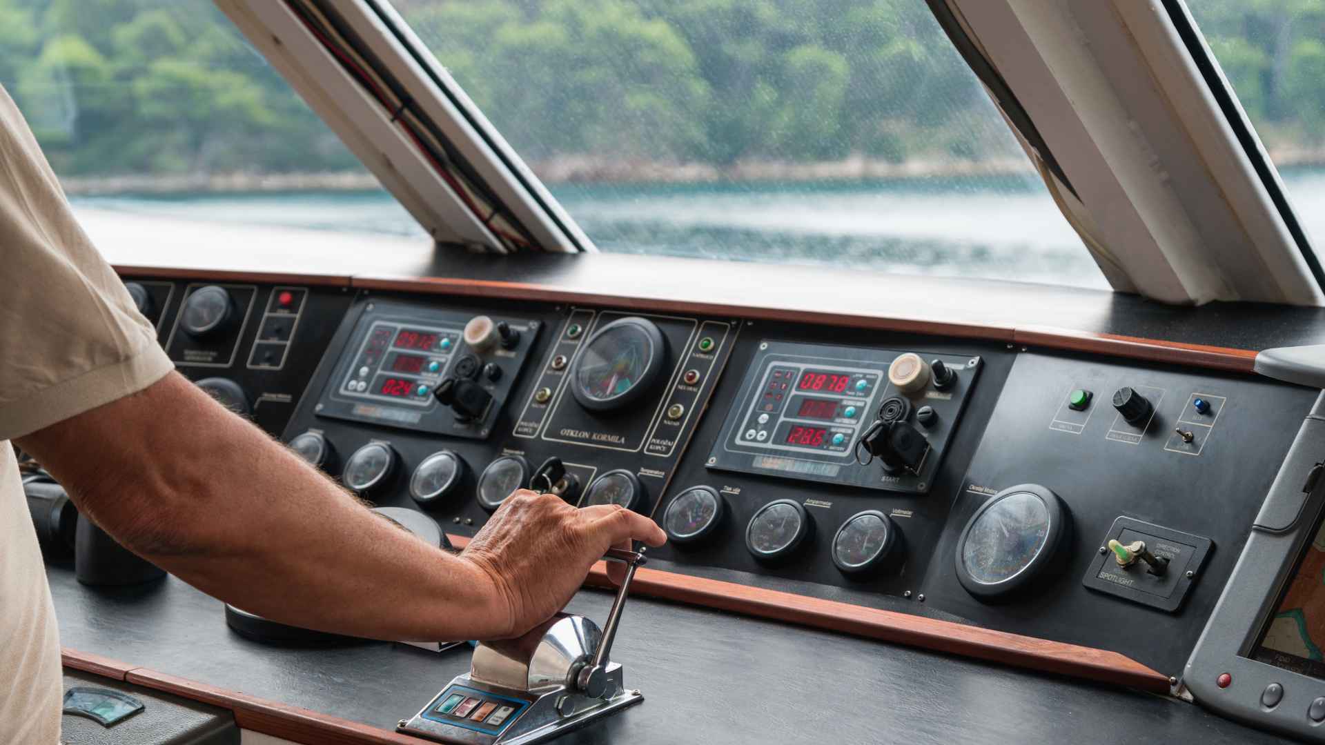 how to become a yacht captain reddit