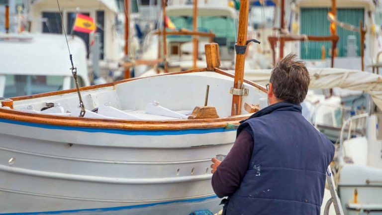 How to Paint a Boat: A Step-by-Step Guide for a Fresh Finish