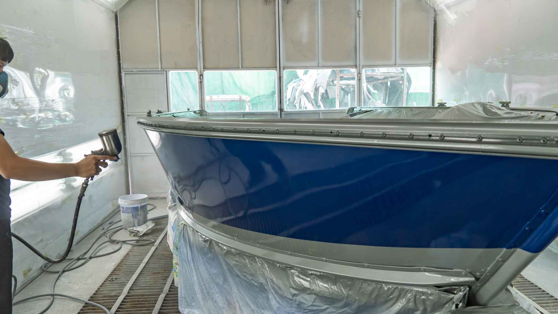 How to paint a boat