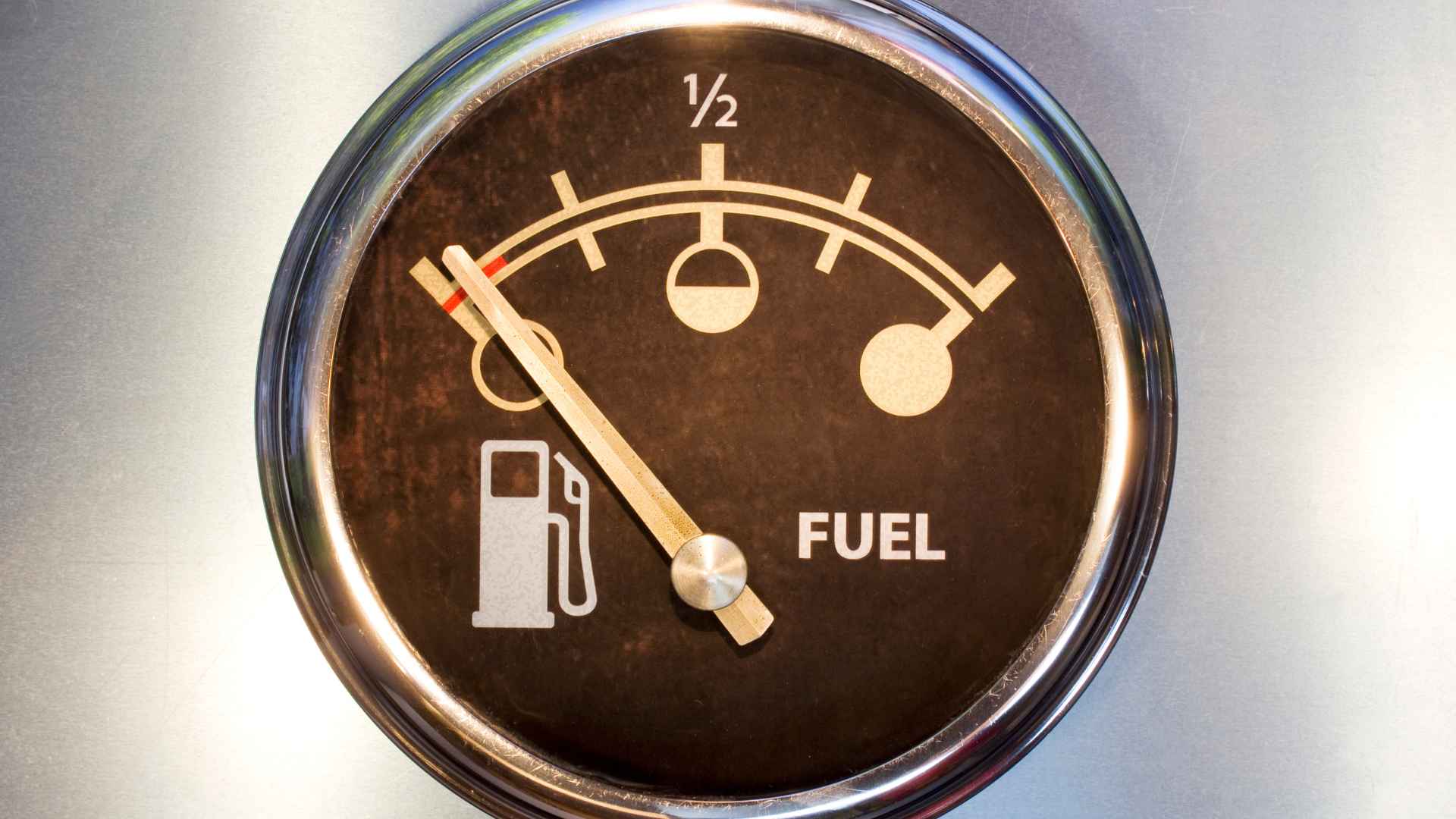 how to read the fuel gauge