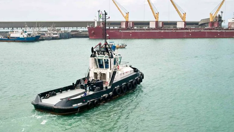 How Much Does a Tugboat Captain Make? Guide