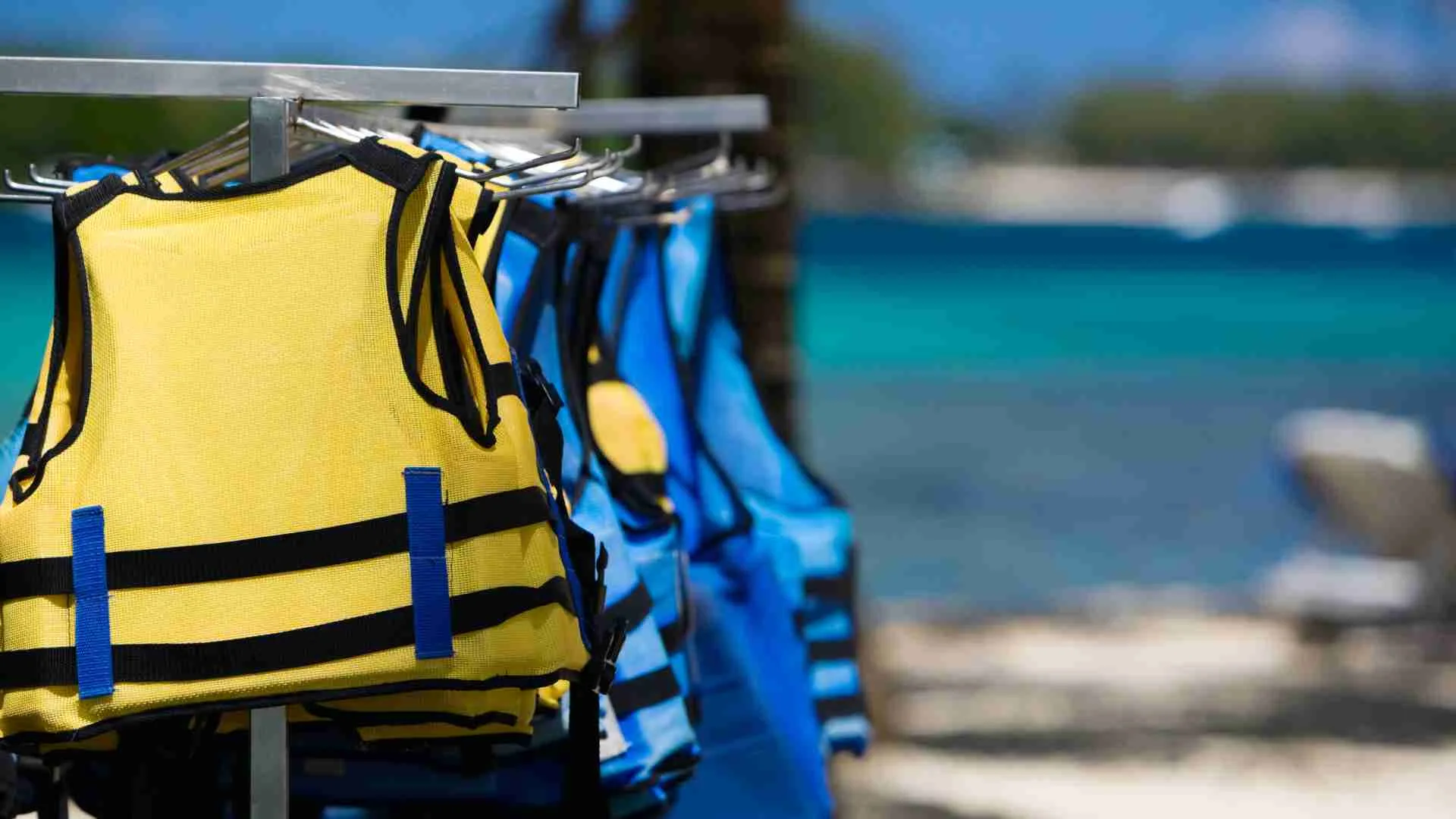 How to Choose the Right Life Jacket for Boat Passengers?