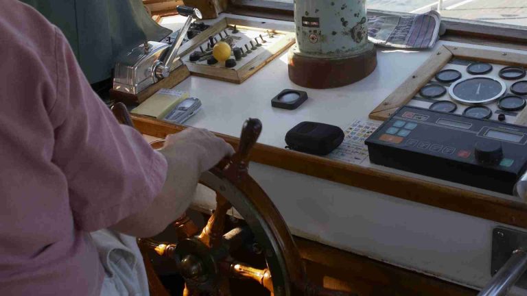 How to Bleed Hydraulic Steering System on a Boat: Steps