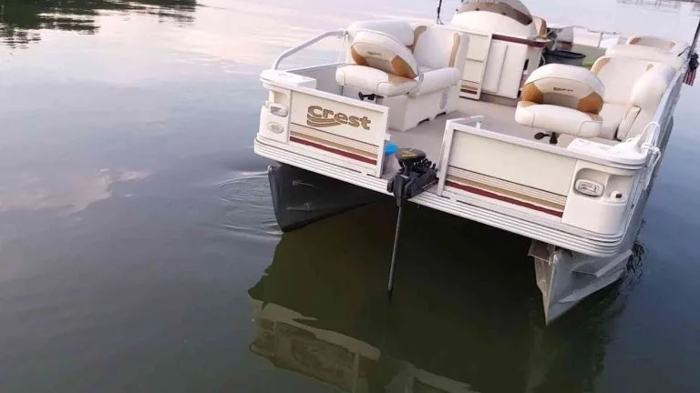 A Guide to Pontoon Trolling Motor Mounts