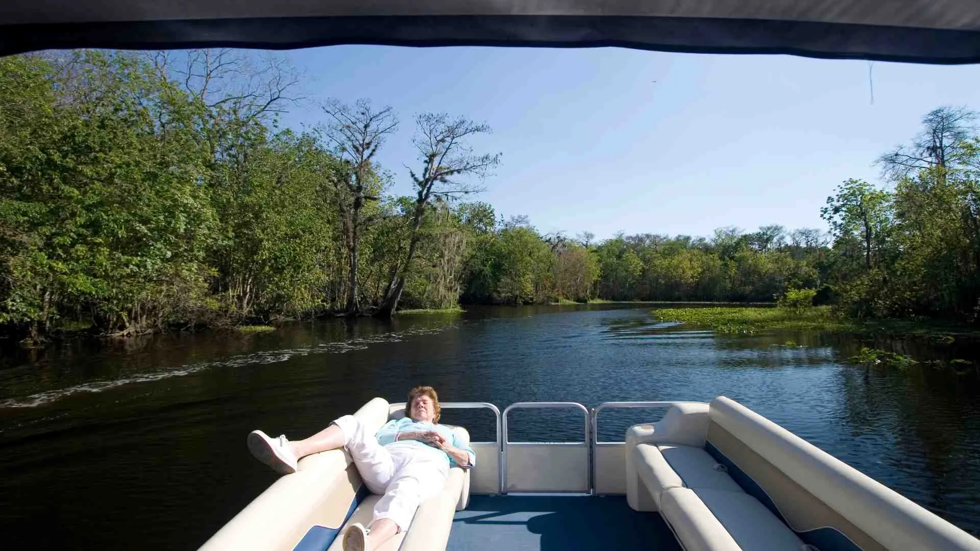 How to Drive a Pontoon Boat: Step-by-Step Guide