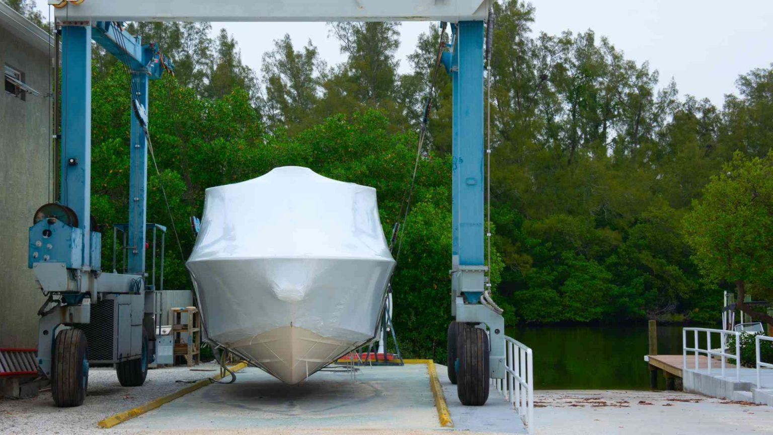 How to Shrink Wrap a Pontoon Boat?