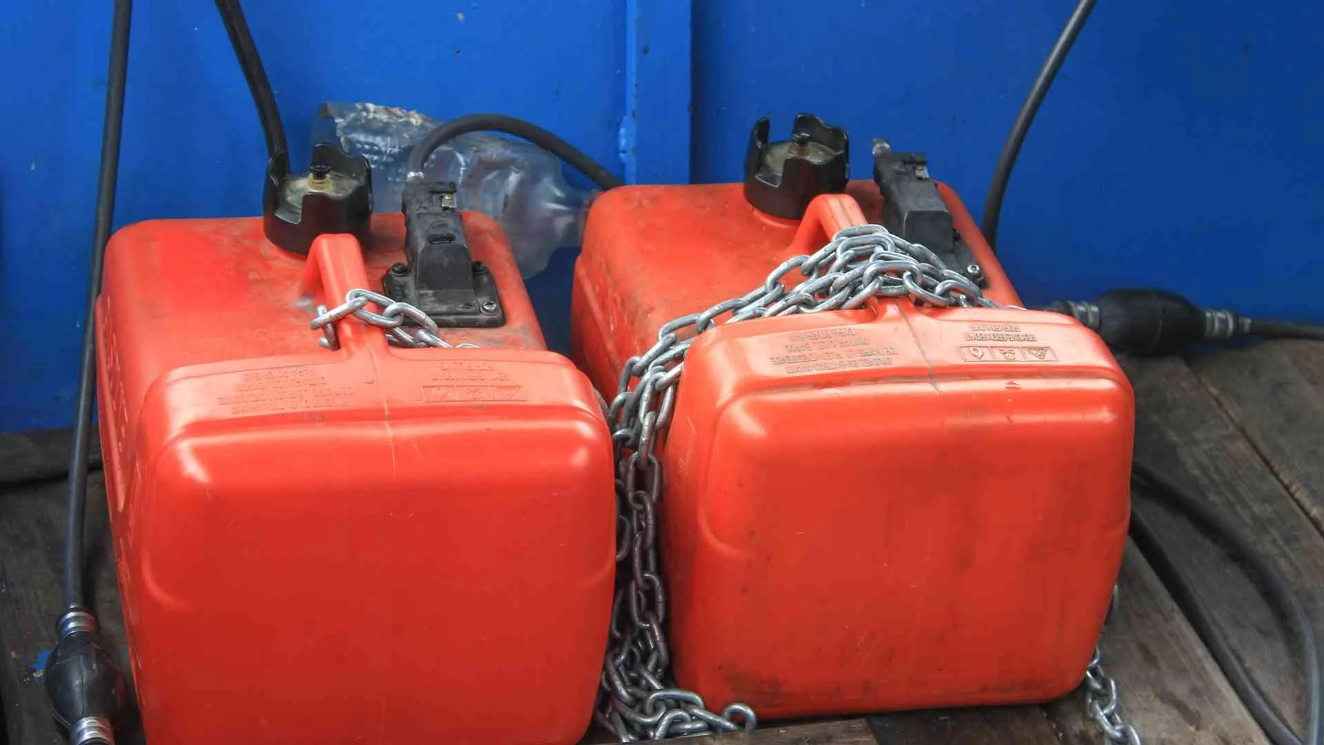 Why Should a Boat Gas Tank Never Be Completely Filled?