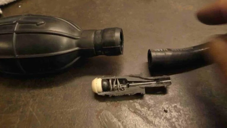 5 Symptoms to Detect a Bad Primer Bulb on an Outboard