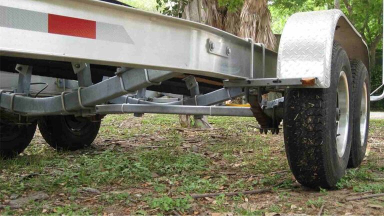 What Are the Signs & Symptoms of Bent Boat Trailer Axle?