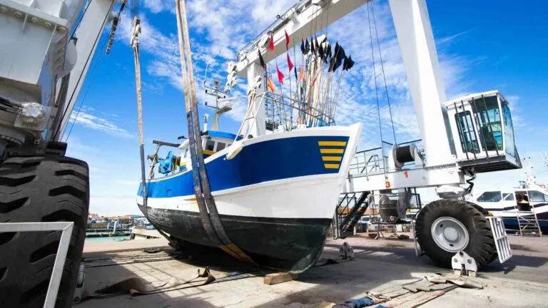 Boat Lifts: Securing Your Vessel – Comprehensive Guide
