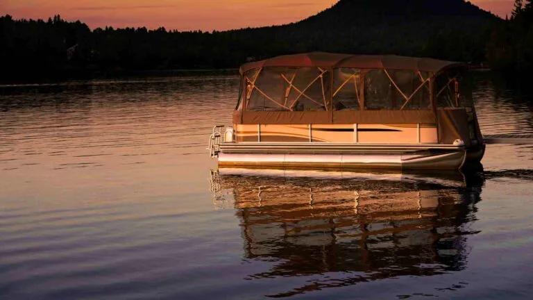 Half Enclosures for Pontoon Boats: Guide