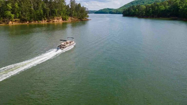 How to Operate a Pontoon Boat?