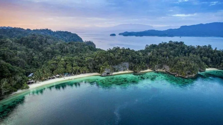 Triton Bay: A Paradise for Divers and Nature Enthusiasts