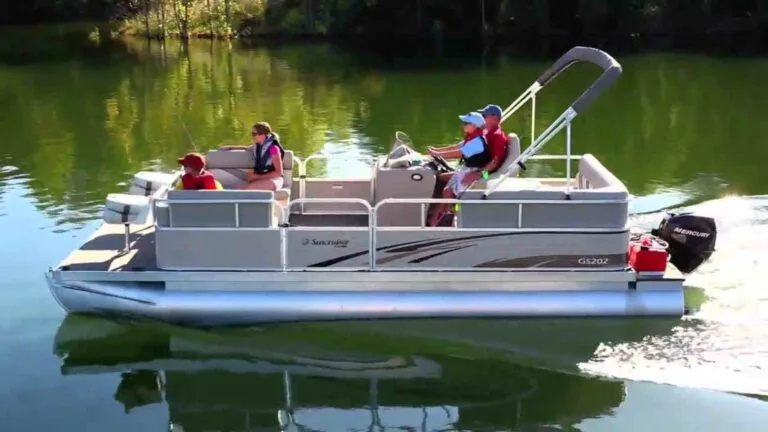 Suncruiser Pontoons: Relaxation and Recreation on the Water