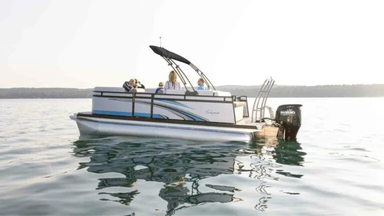 A Dive into Apex Pontoons: Navigate Your Dreams