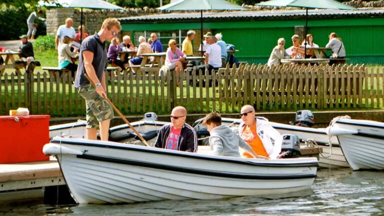 Avon Boating in Stratford-Upon-Avon: Guide