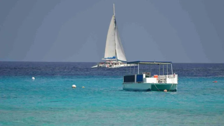 Choosing a Pontoon Boat Size to Fit Your Needs 