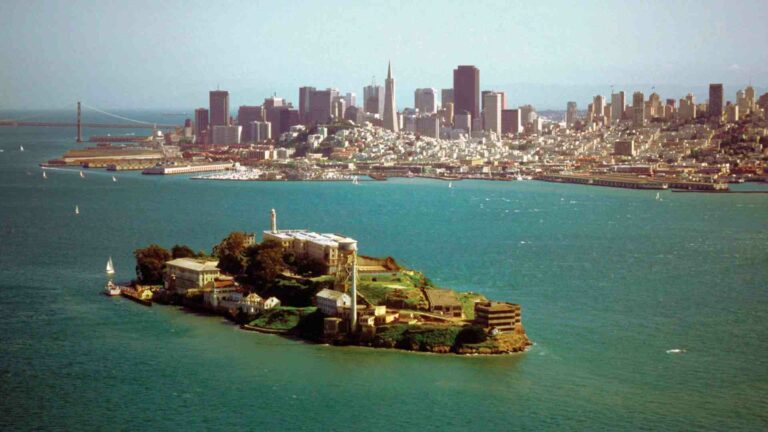 10 Best Cities to Watch Fourth of July Fireworks by Boat