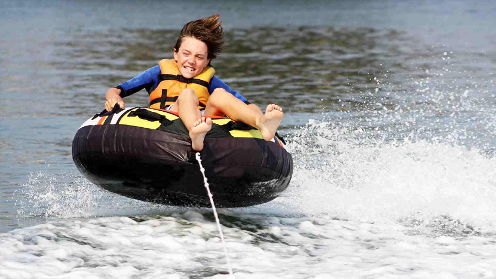 10 Boat Safety Tips for Watersports Tubing