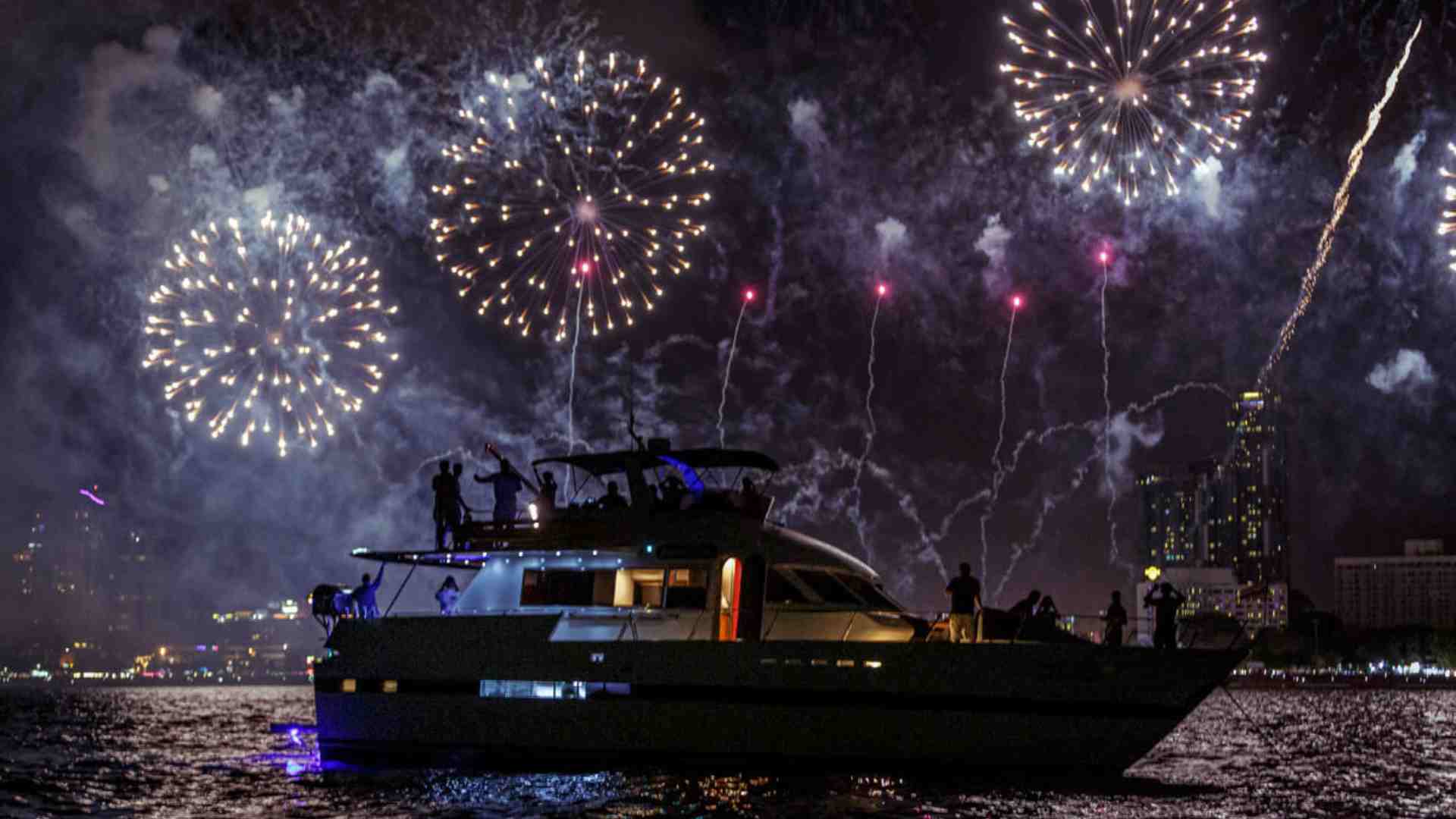 10 Tips for Celebrating a Safe New Year's Onboard a Boat