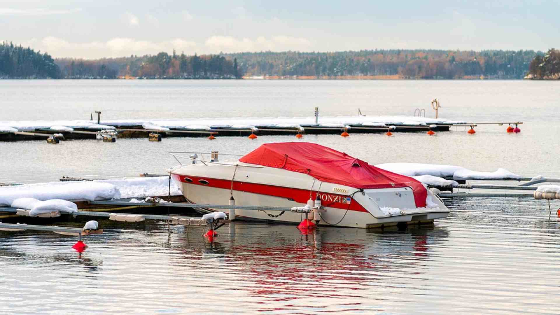 Staying Warm Onboard a Boat: The Do's and Don'ts