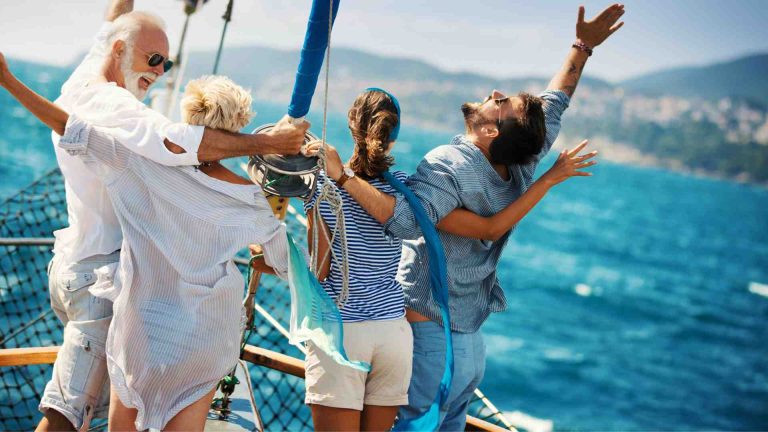 The Ultimate Guide to Choosing a Powerboat vs. a Sailboat
