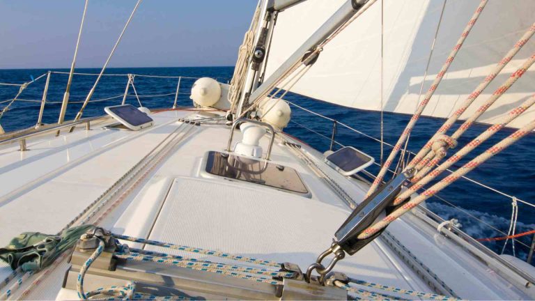 5 REASONS Why Living on a SAILBOAT is Awesome