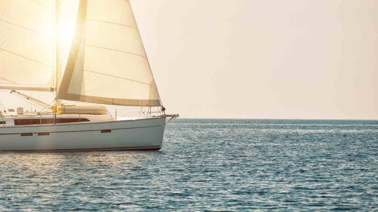 How to Raise the Boom on a Sailboat in 5 Easy Steps
