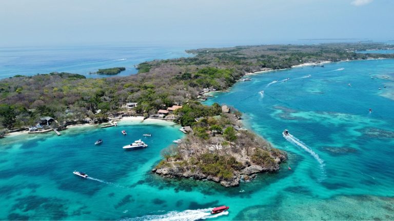 The Best Boat for Caribbean Island Hopping (Type and Size)