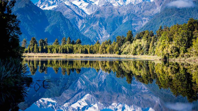 Sailing from Australia to New Zealand (time, route, tips)