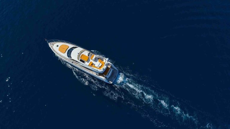 What Size Yacht Requires a Crew? (For Different Lengths)