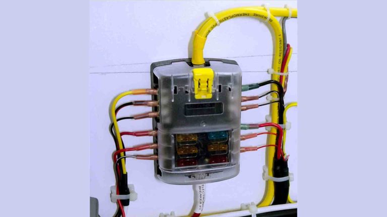 Blue Sea 5025 Blade Fuse Block 6 Circuit with Negative Bus Review