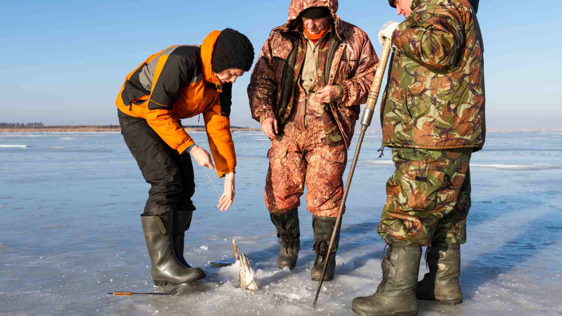 Ice Fishing Fish Finder vs. Flasher