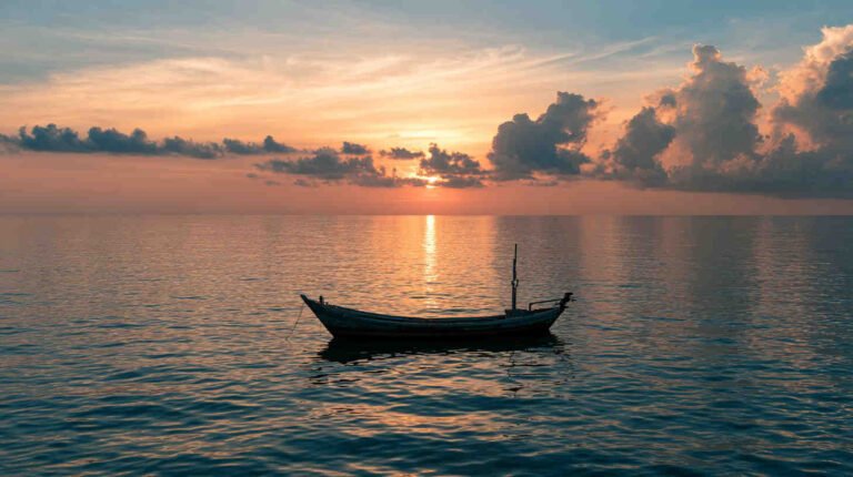 New Ocean Horizon Boat Wallpaper 4K HD Images.